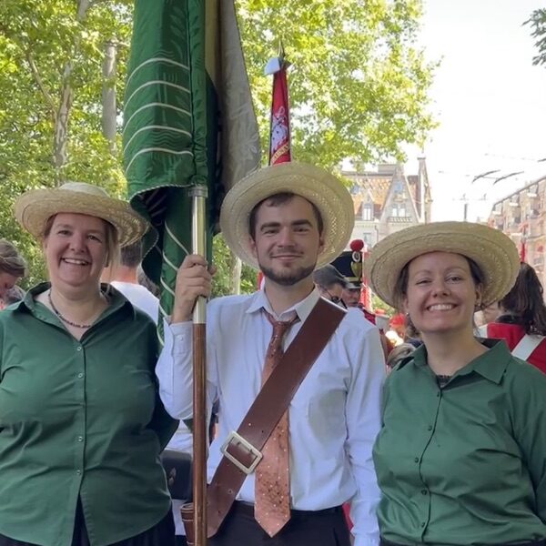 Un char, un tracteur et un beau parcours: les accordéonistes au Cortège de la Fédérale de Gym